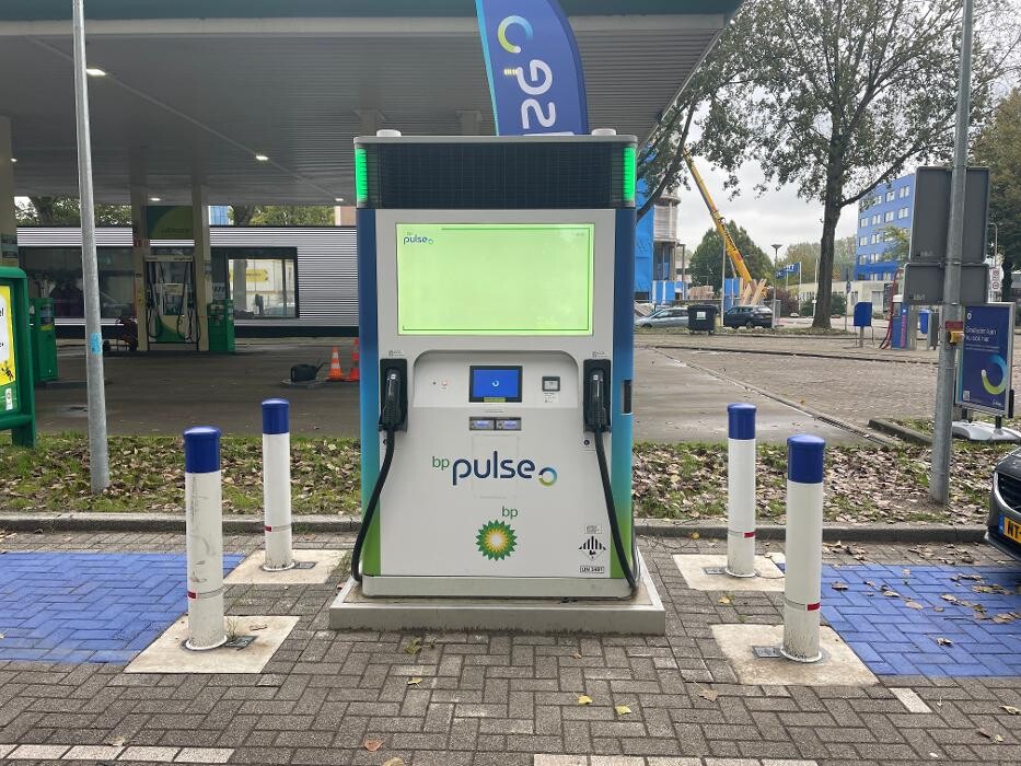 Foto's bp pulse laadstation