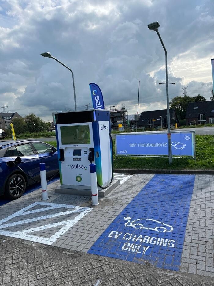 Foto's bp pulse laadstation