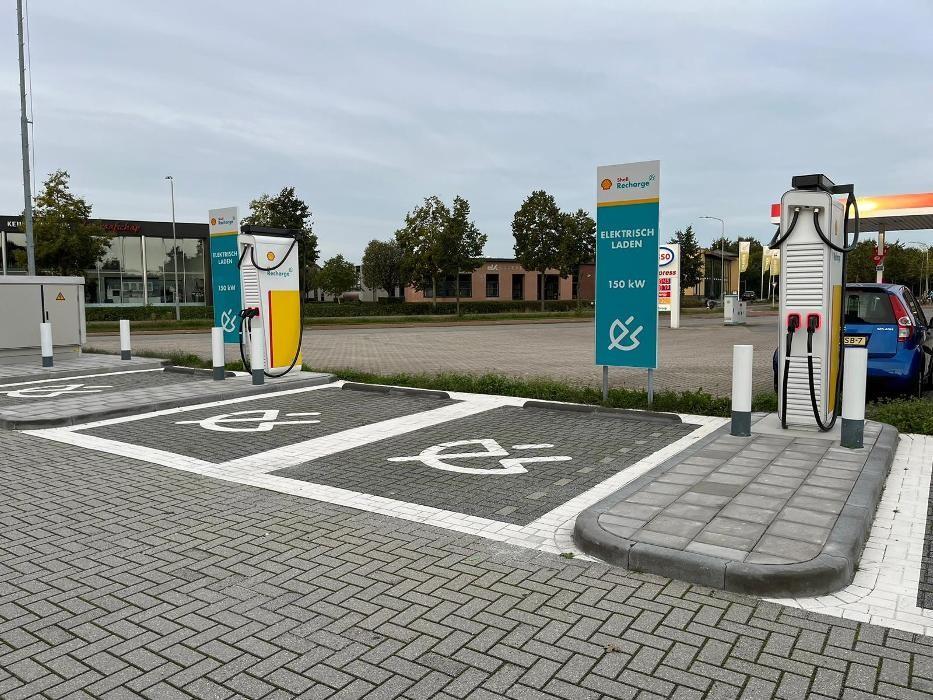 Foto's Shell Recharge Charging Station