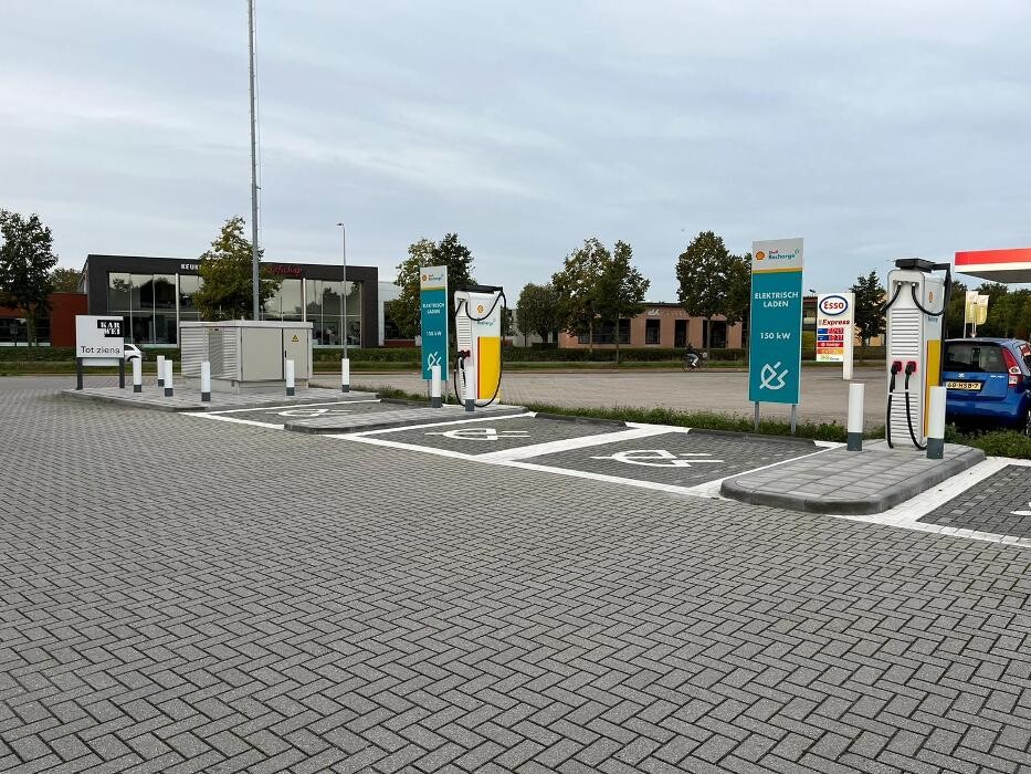 Foto's Shell Recharge Charging Station