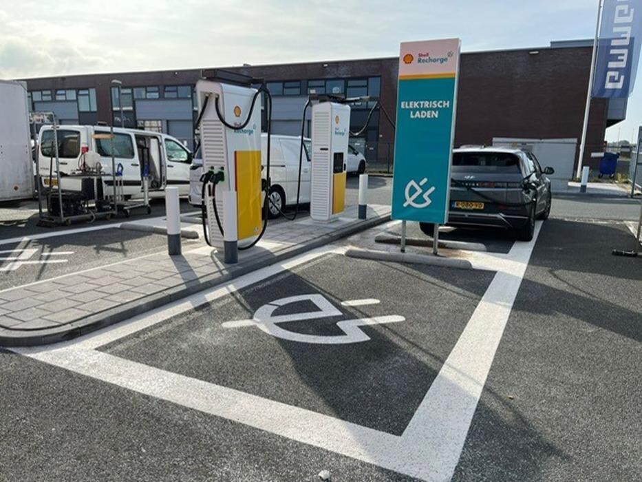 Foto's Shell Recharge Charging Station