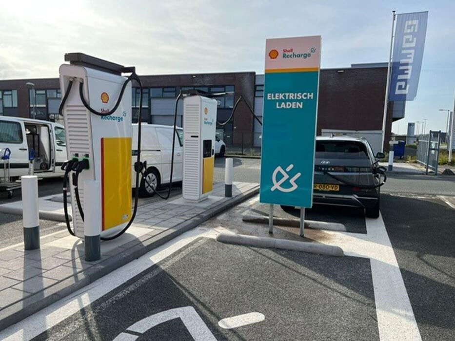 Foto's Shell Recharge Charging Station