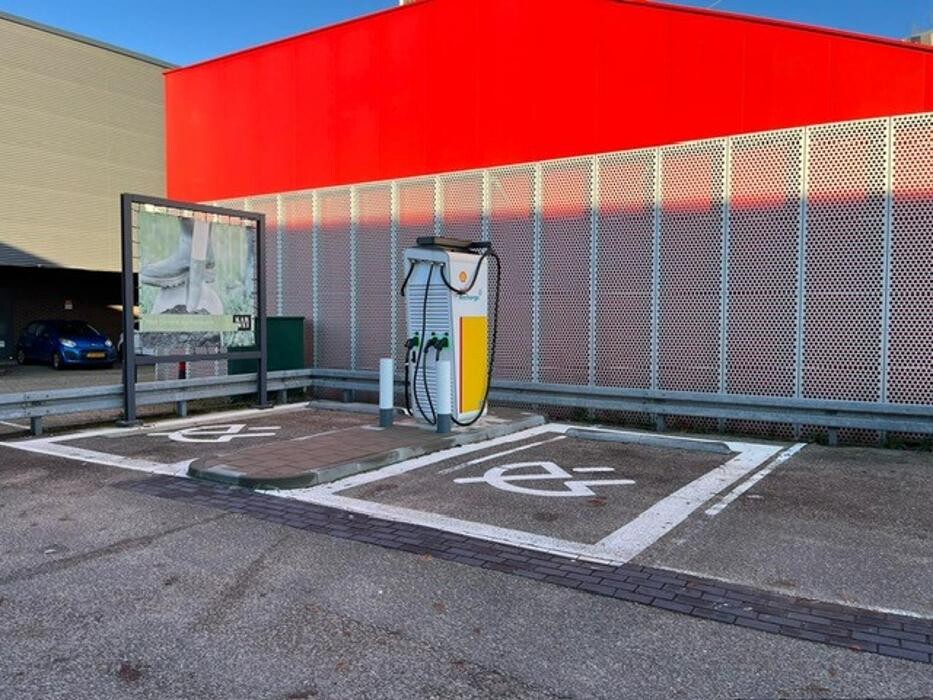 Foto's Shell Recharge Charging Station
