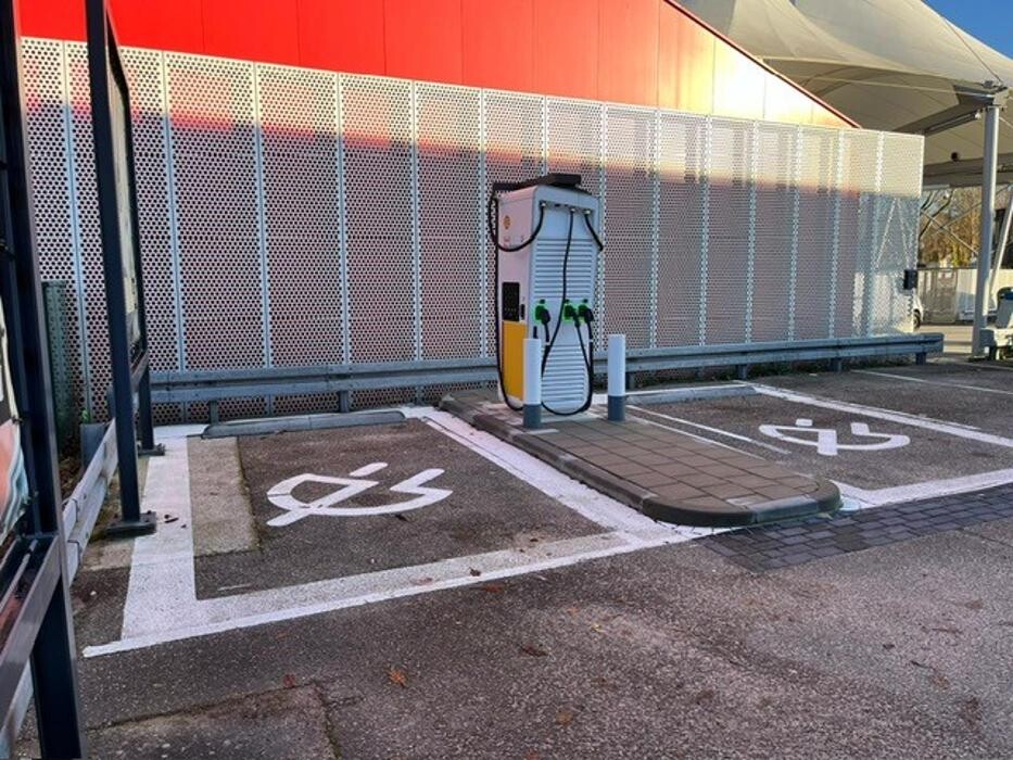 Foto's Shell Recharge Charging Station