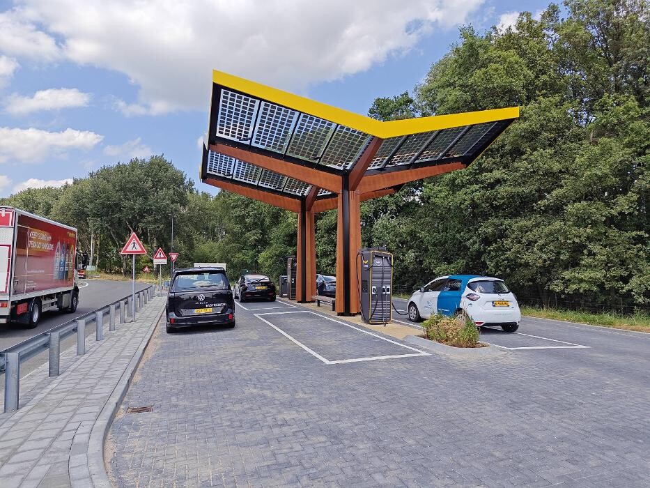 Foto's Fastned Charging Station