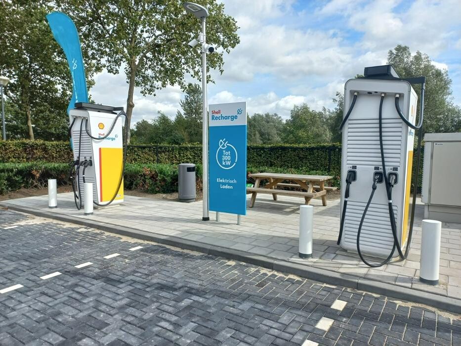 Foto's Shell Recharge Charging Station