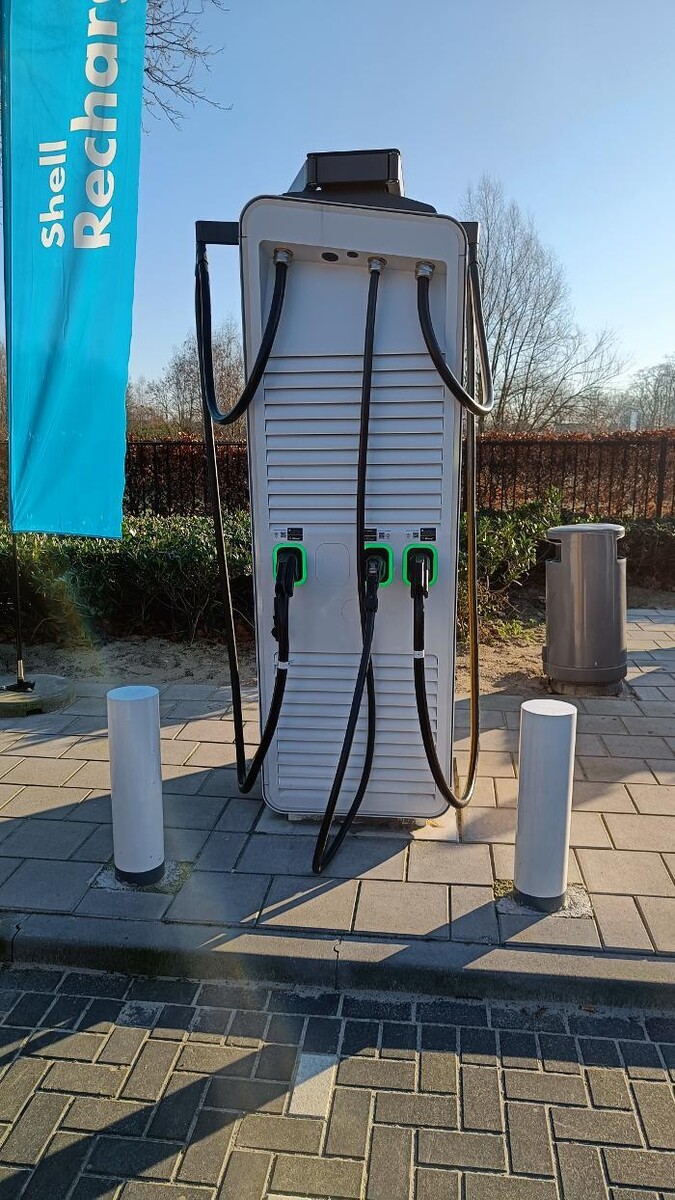 Foto's Shell Recharge Charging Station