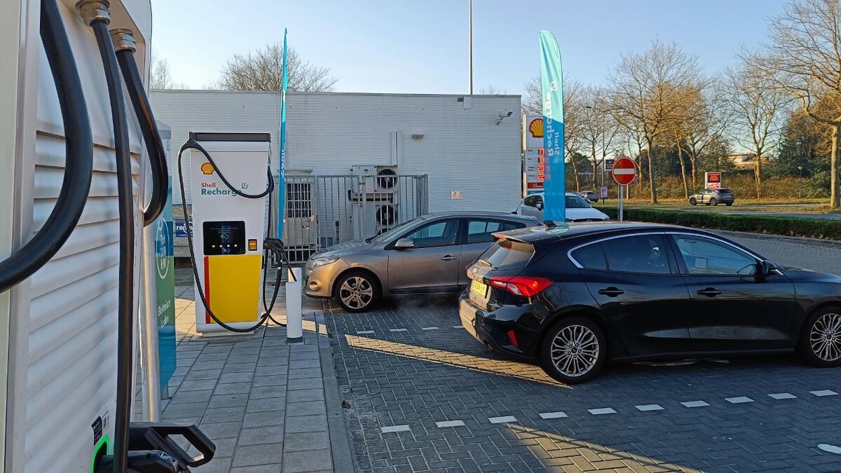Foto's Shell Recharge Charging Station