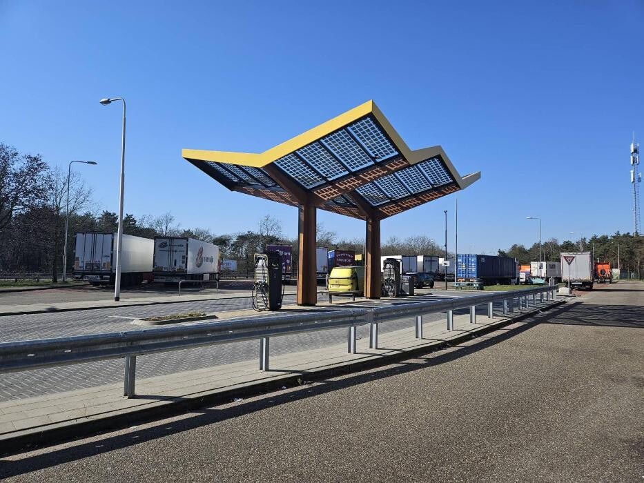 Foto's Fastned Charging Station