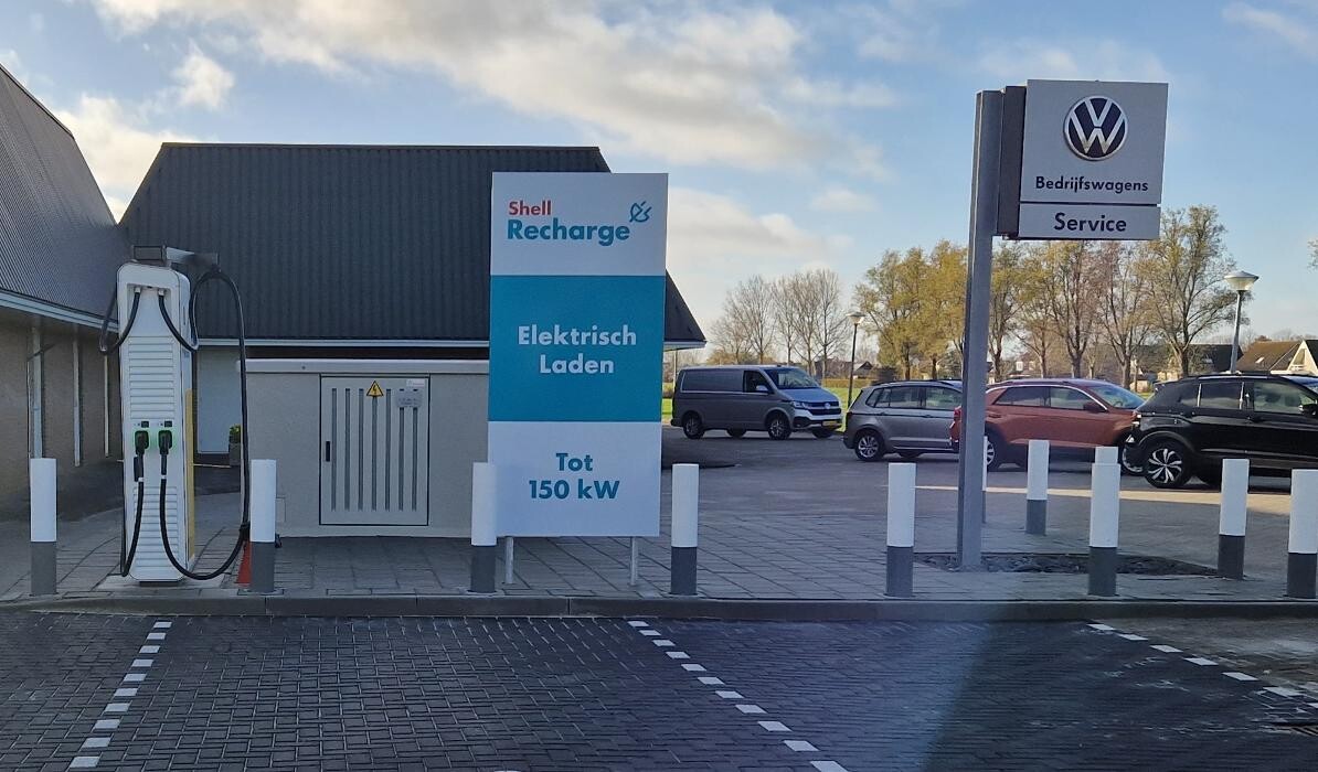 Foto's Shell Recharge Charging Station