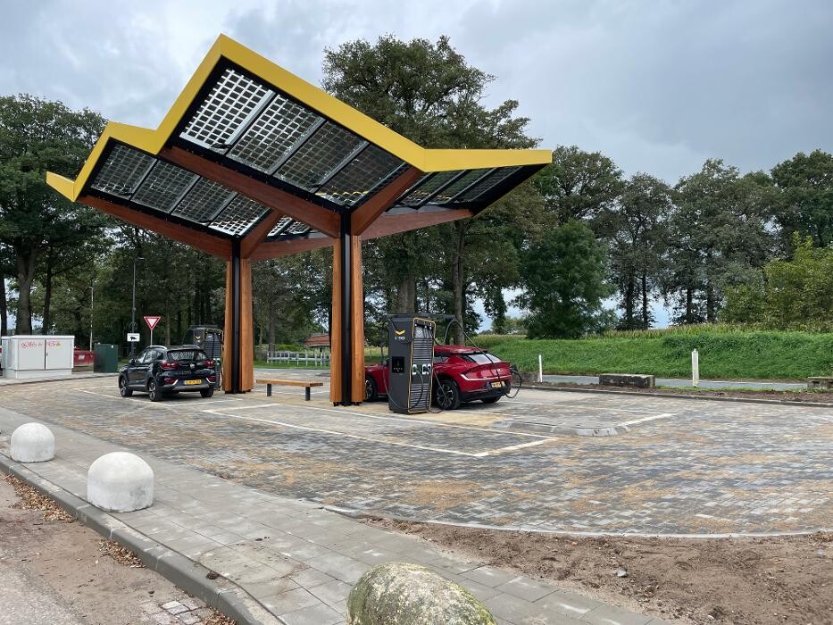 Foto's Fastned Charging Station