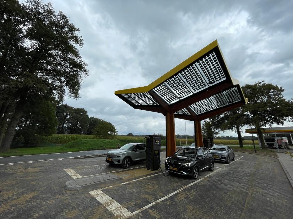 Foto's Fastned Charging Station