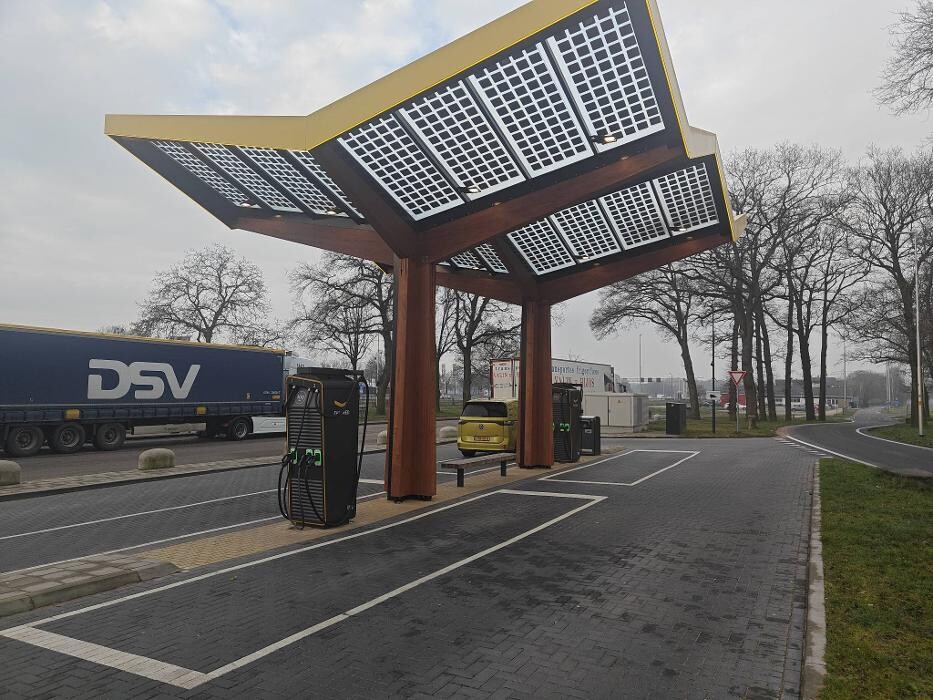 Foto's Fastned Charging Station