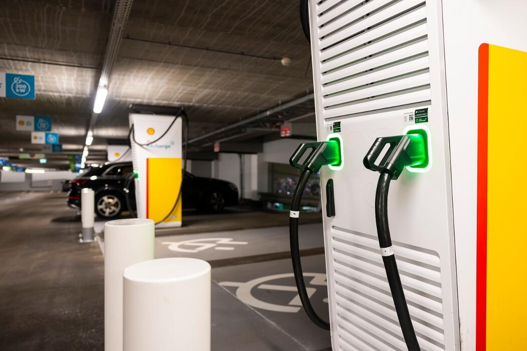 Foto's Shell Recharge Charging Station