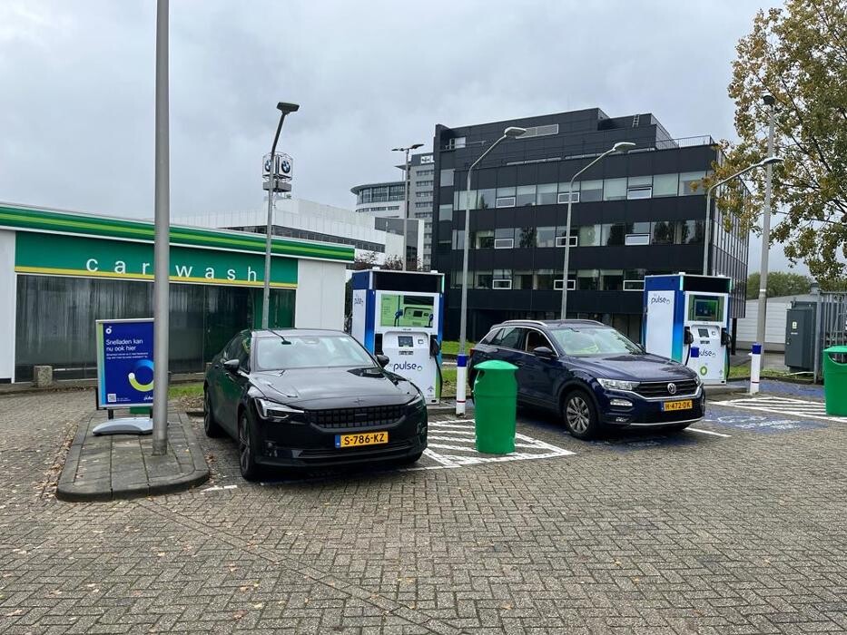 Foto's bp pulse laadstation