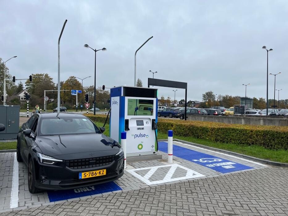Foto's bp pulse laadstation