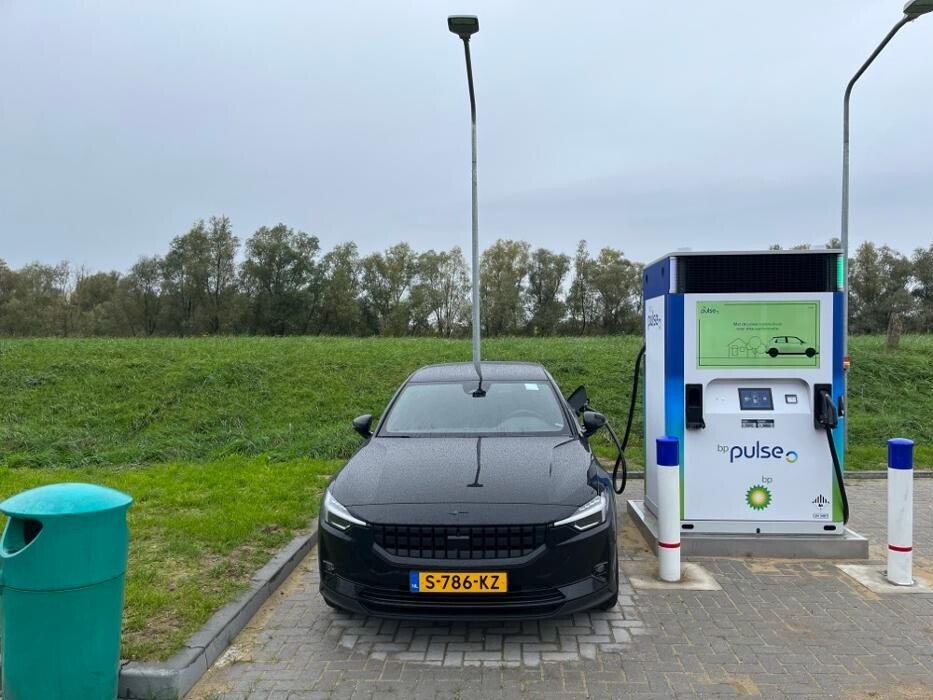 Foto's bp pulse laadstation