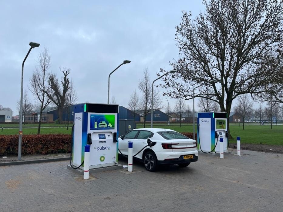 Foto's bp pulse laadstation