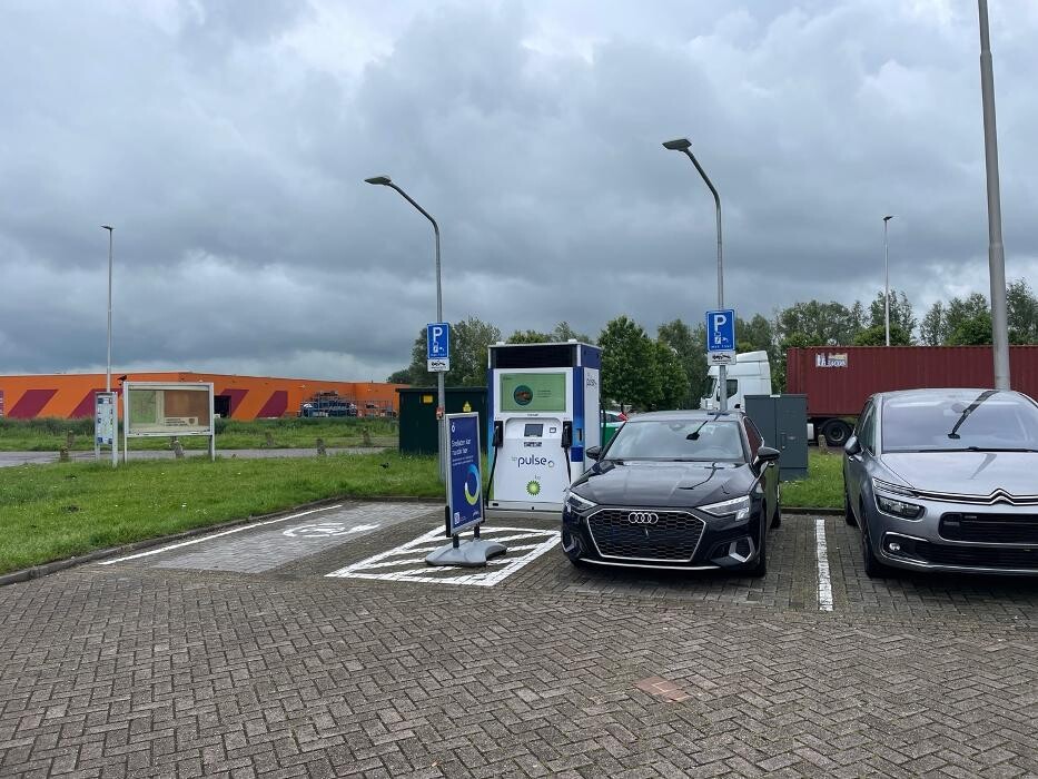 Foto's bp pulse laadstation