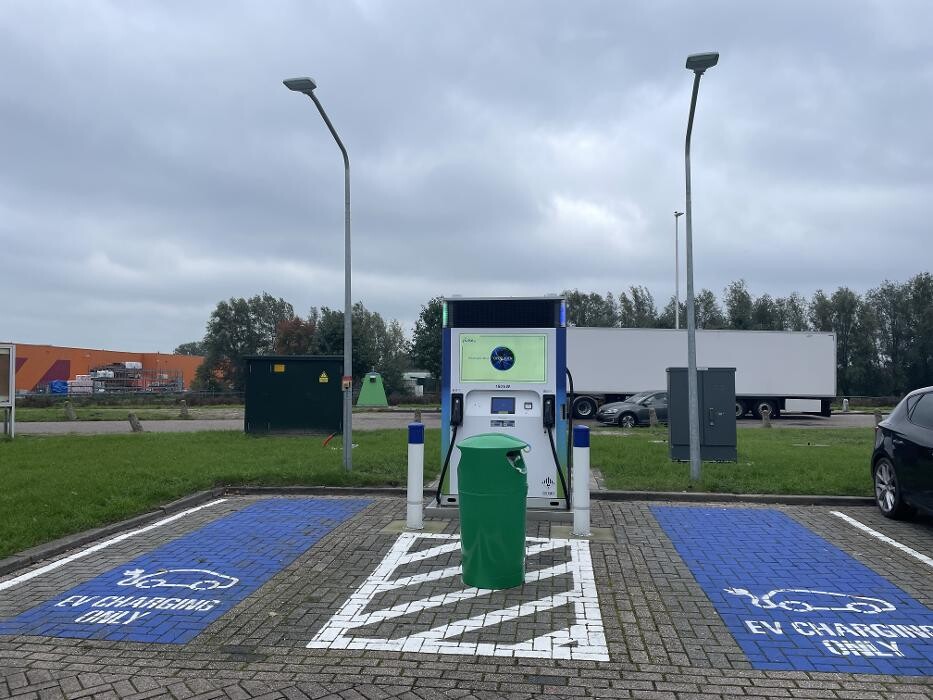 Foto's bp pulse laadstation