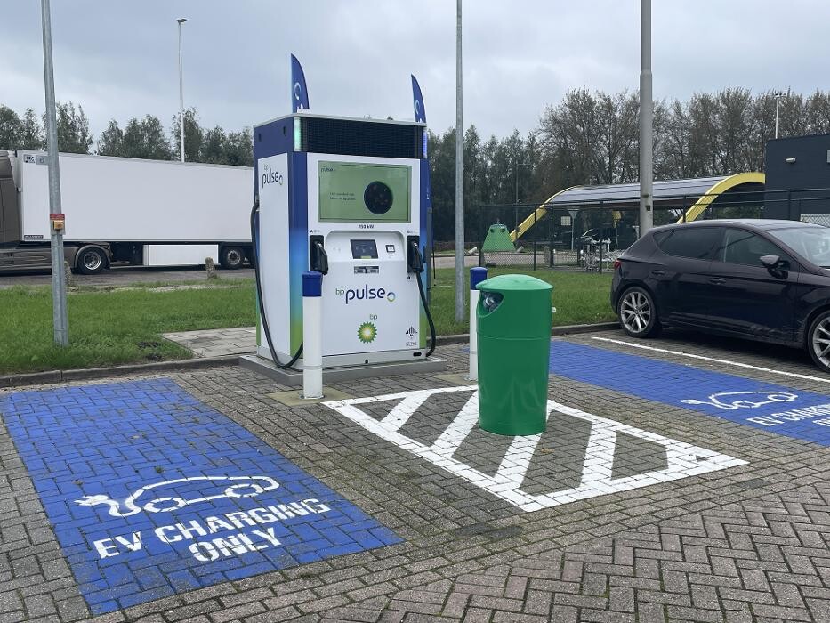 Foto's bp pulse laadstation