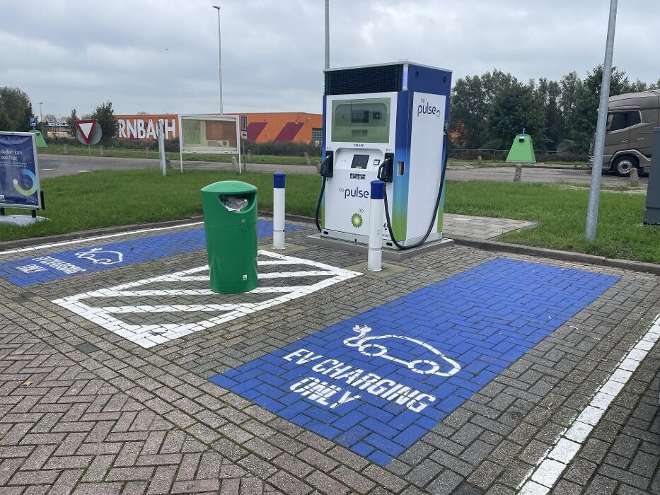 Foto's bp pulse laadstation