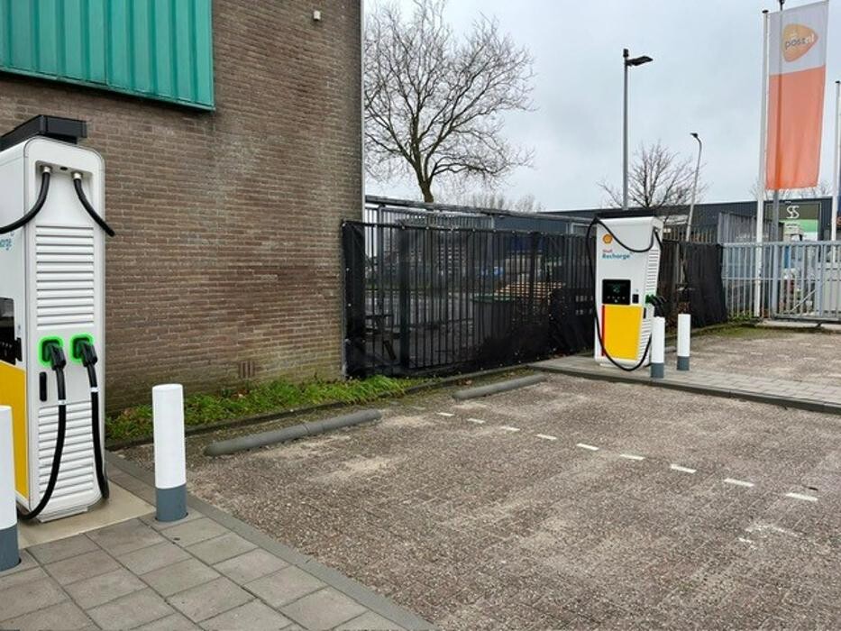 Foto's Shell Recharge Charging Station