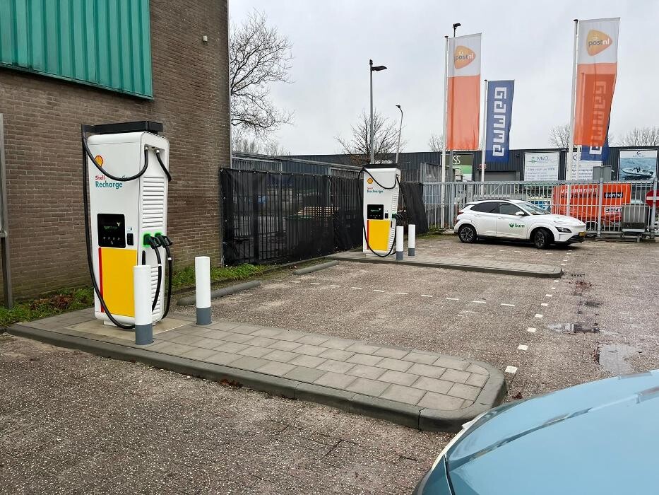 Foto's Shell Recharge Charging Station