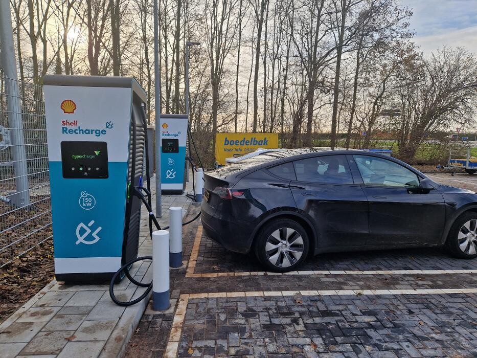 Foto's Shell Recharge Charging Station