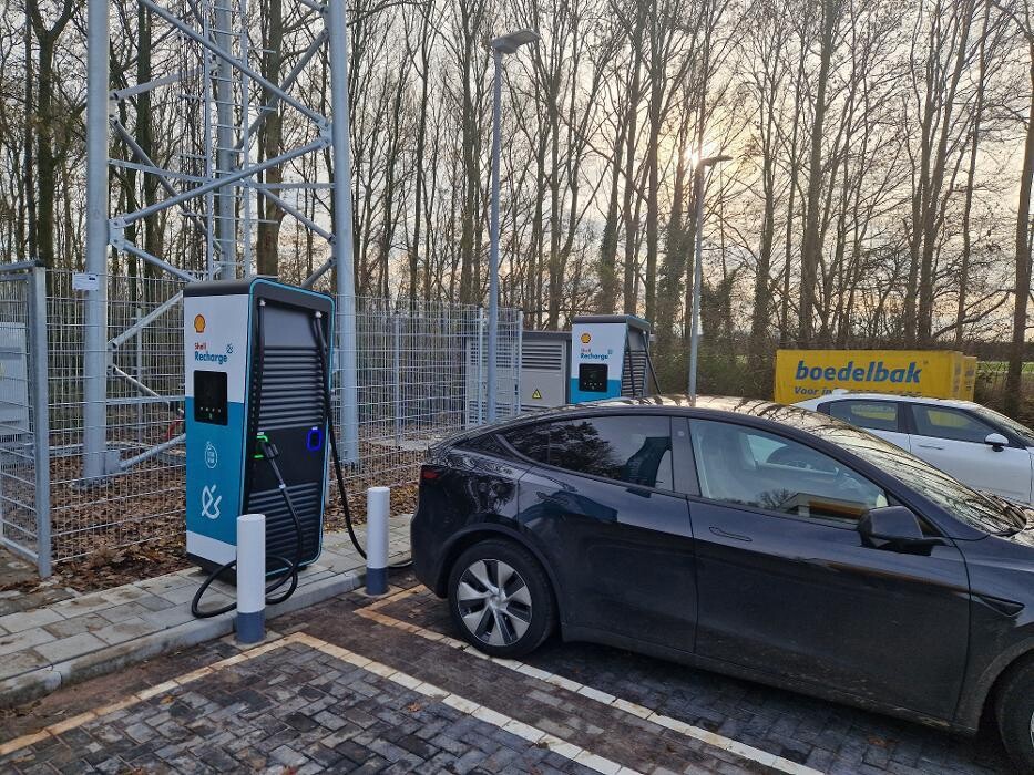 Foto's Shell Recharge Charging Station