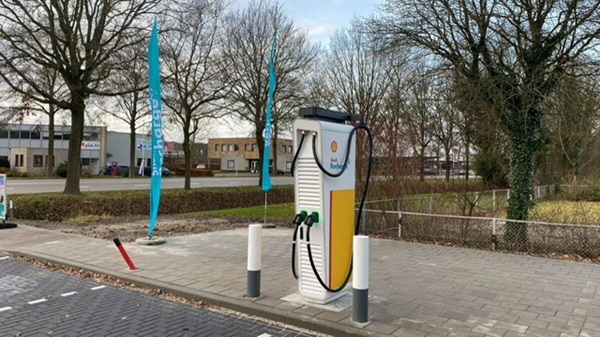 Foto's Shell Recharge Charging Station