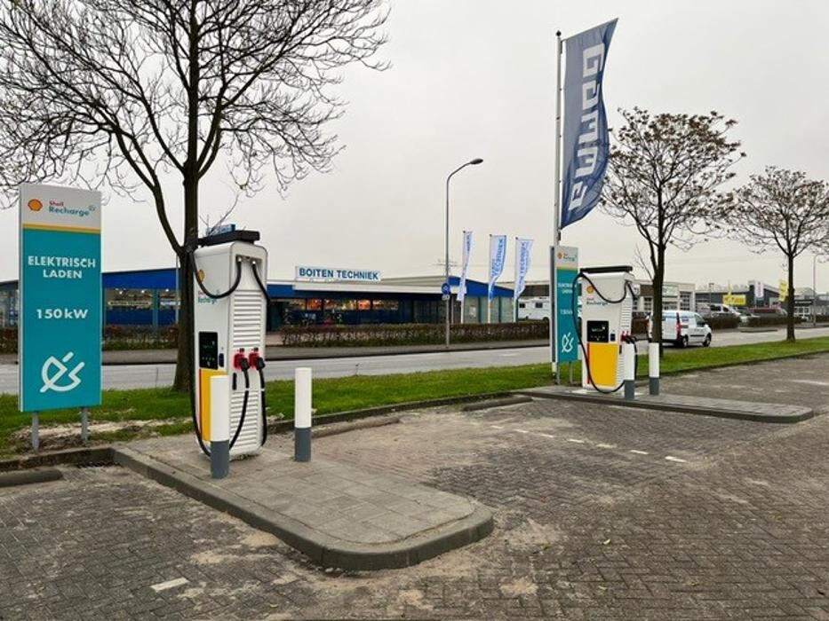 Foto's Shell Recharge Charging Station