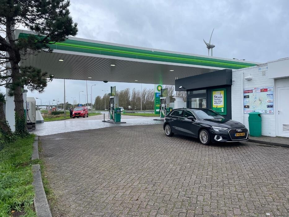 Foto's bp pulse laadstation