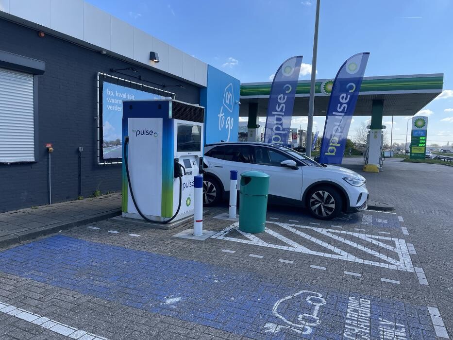 Foto's bp pulse laadstation
