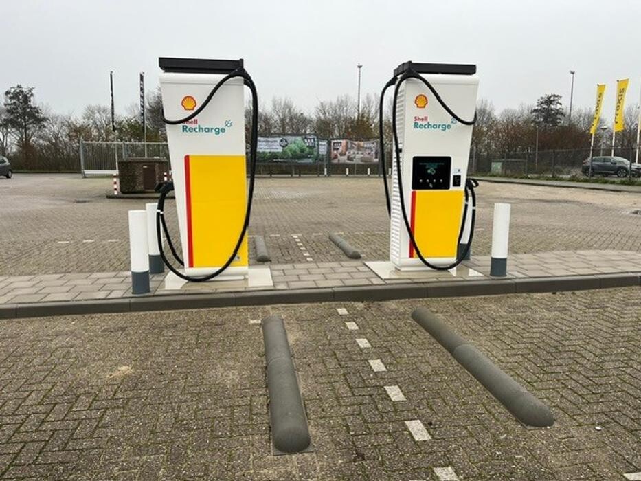 Foto's Shell Recharge Charging Station