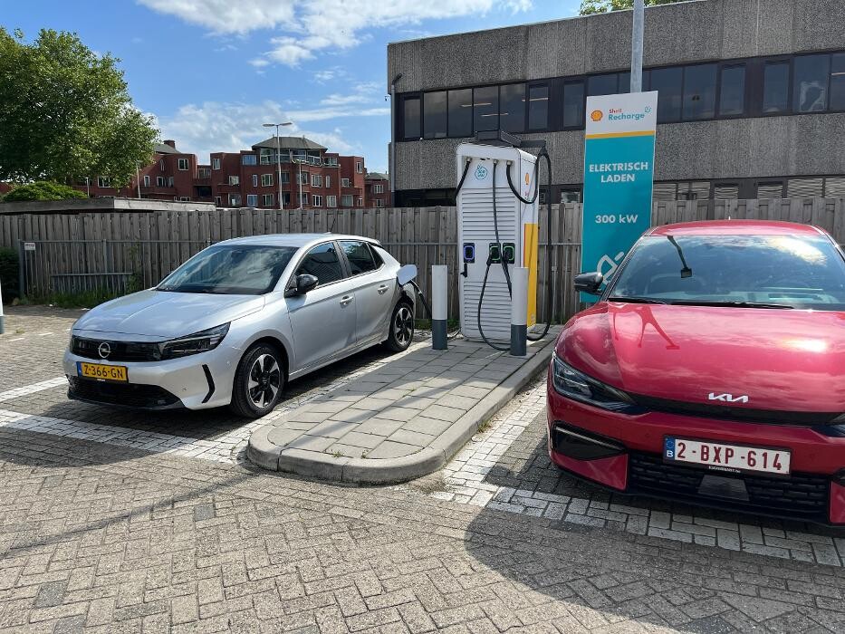 Foto's Shell Recharge Charging Station