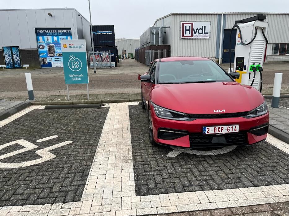 Foto's Shell Recharge Charging Station