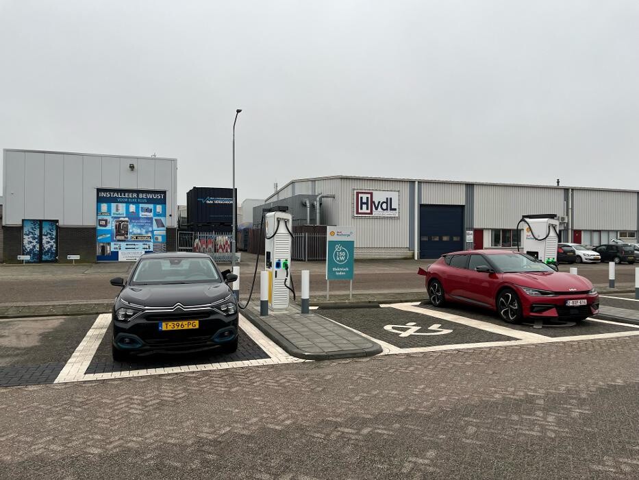 Foto's Shell Recharge Charging Station