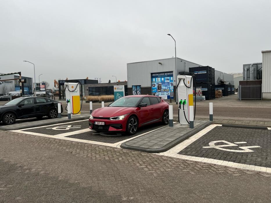 Foto's Shell Recharge Charging Station