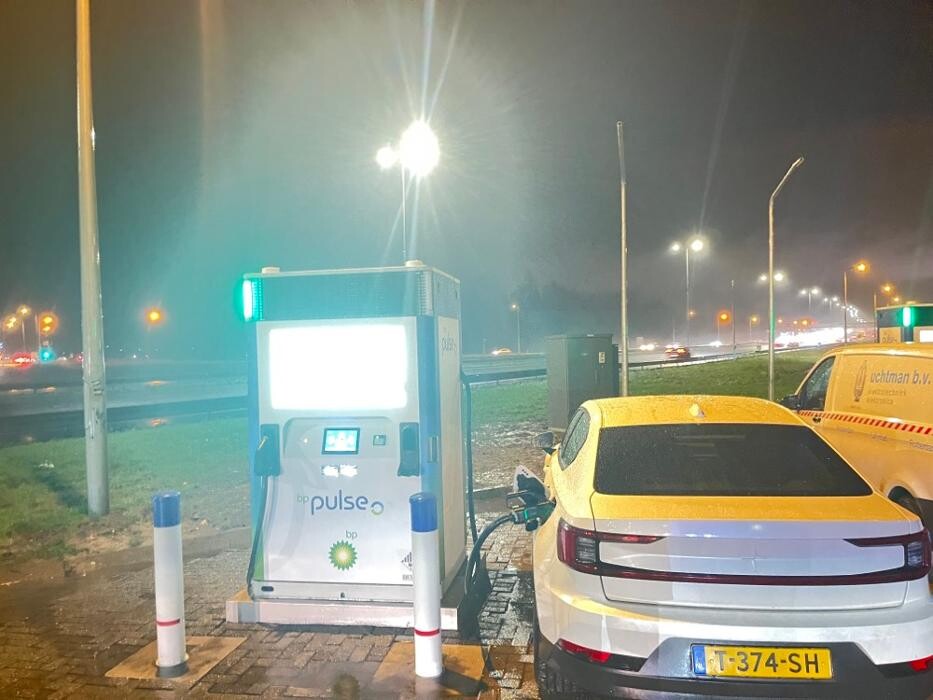 Foto's bp pulse laadstation