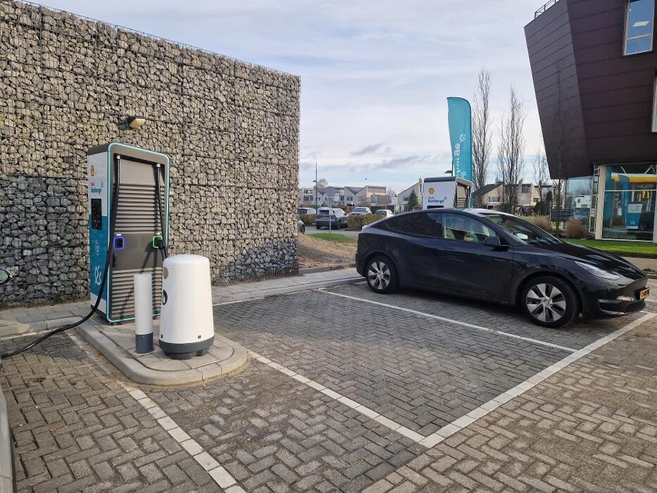 Foto's Shell Recharge Charging Station
