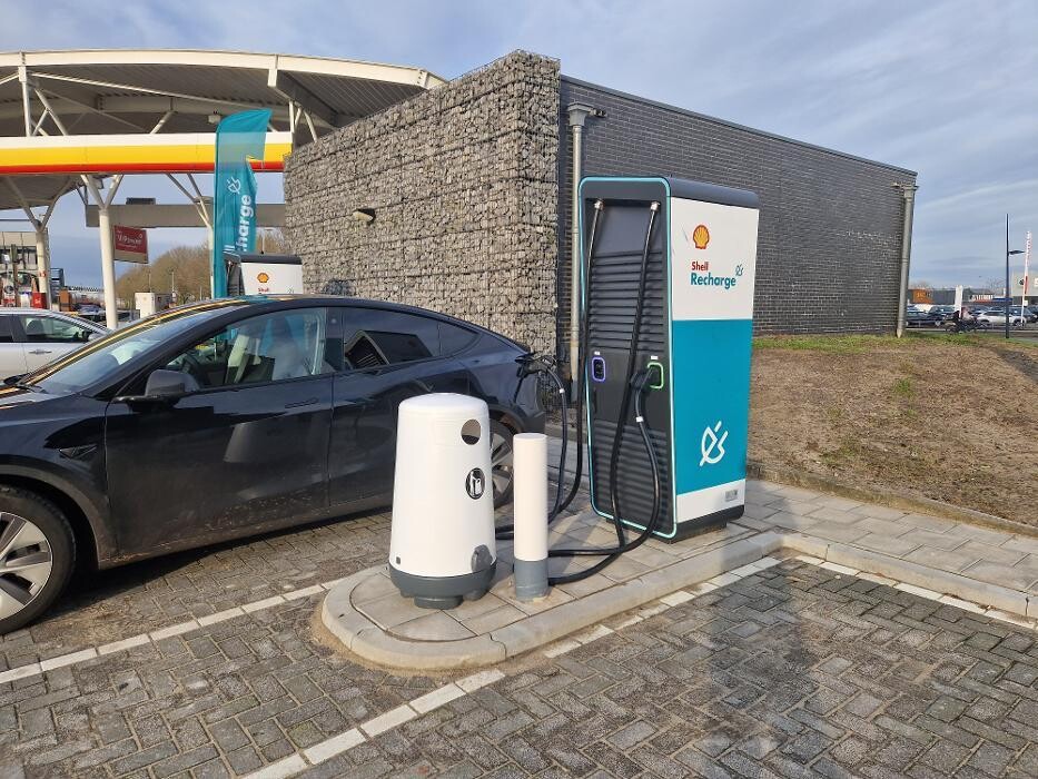 Foto's Shell Recharge Charging Station