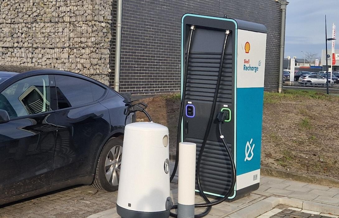 Foto's Shell Recharge Charging Station