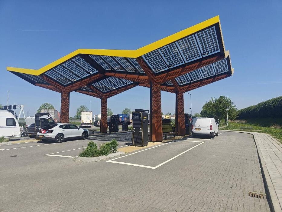 Foto's Fastned Charging Station