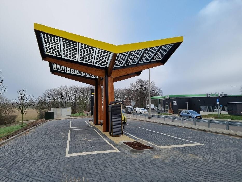 Foto's Fastned Charging Station
