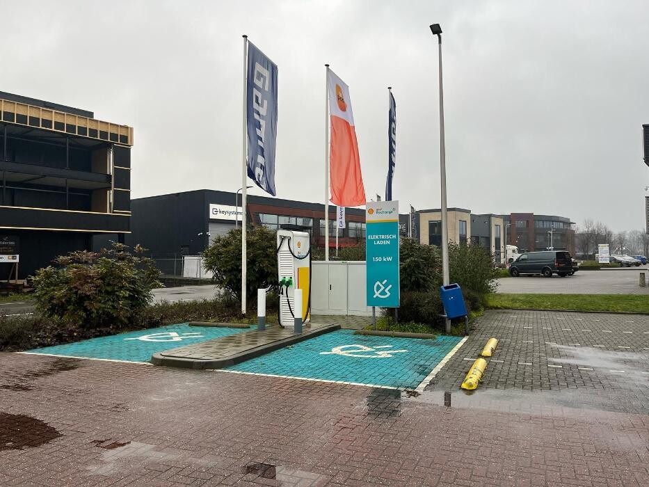 Foto's Shell Recharge Charging Station