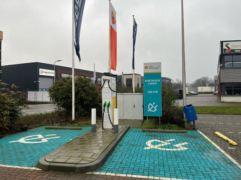 Foto's Shell Recharge Charging Station