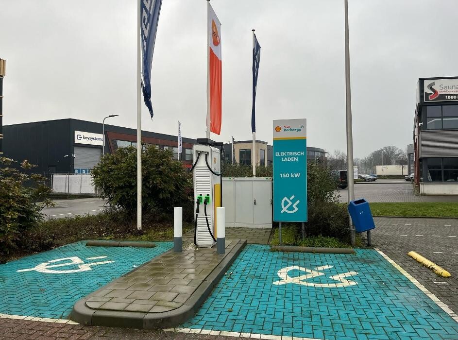 Foto's Shell Recharge Charging Station