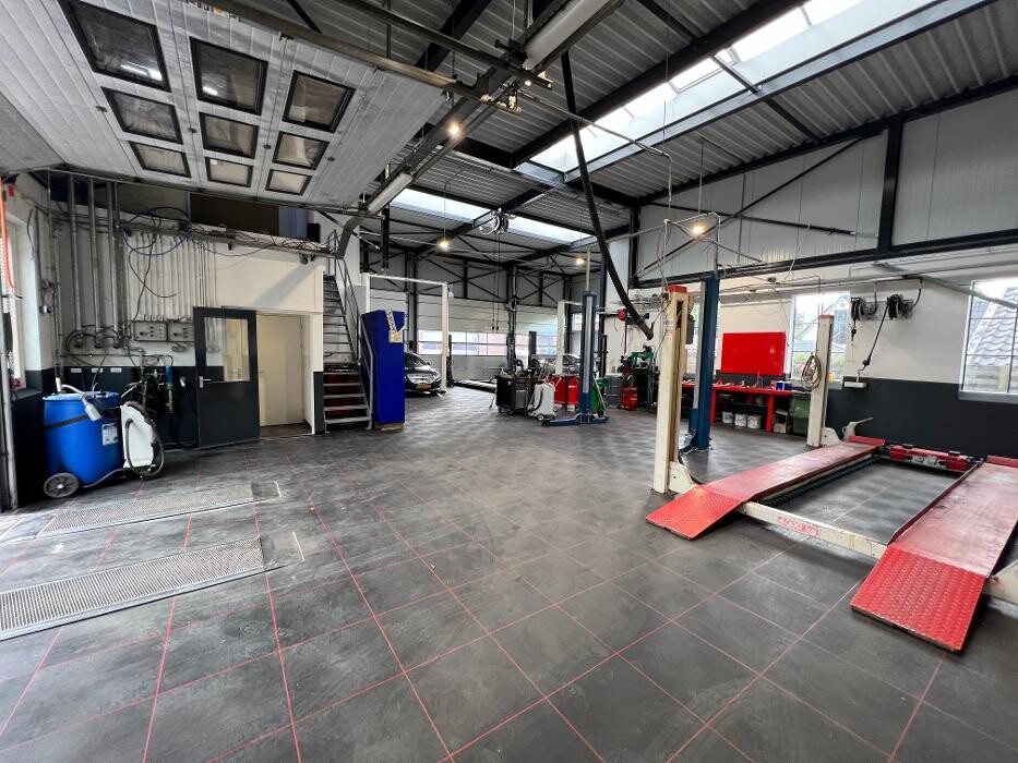 Foto's Autovakmeester Wemmenhove PCA Dealer Citroën Peugeot Renault en Wemmenhove Autoverhuur