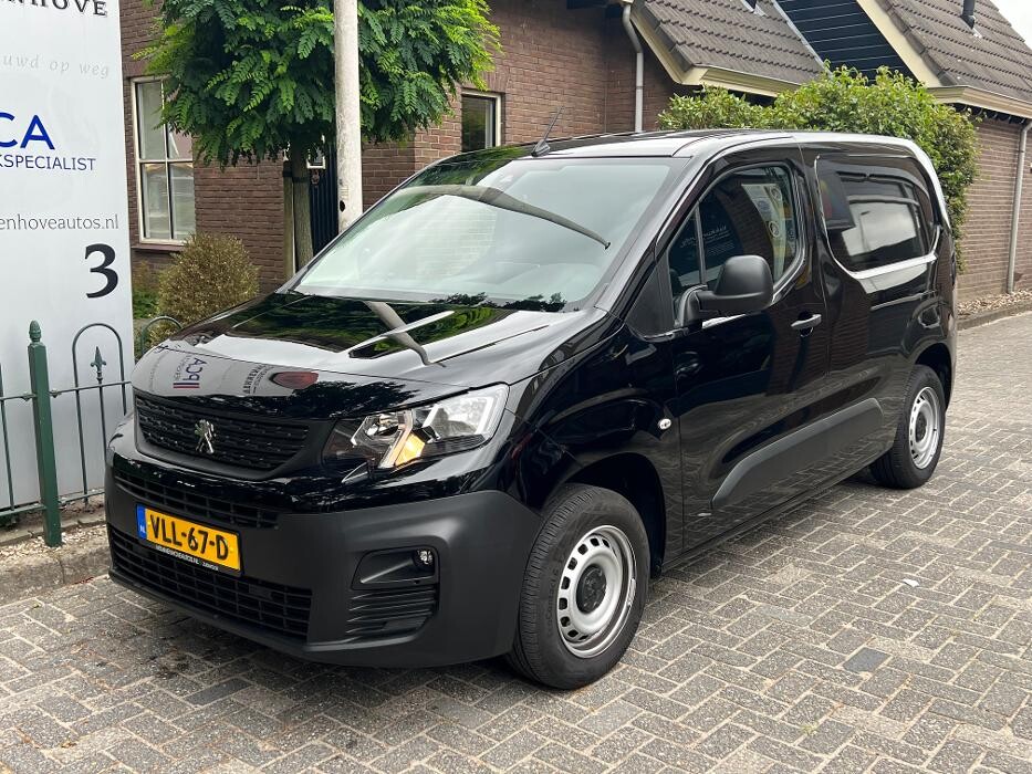 Foto's Autovakmeester Wemmenhove PCA Dealer Citroën Peugeot Renault en Wemmenhove Autoverhuur